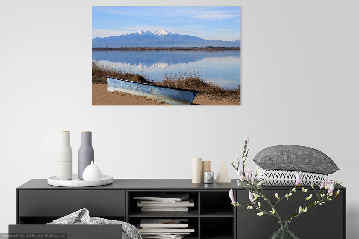 Travelsandphoto's tweet photo. La montagne du Canigou et la barque de pêche.
#Pyrénées #montagne #etang #occitanie #paysages #canetenroussillon #affichephoto #tableauphoto https://t.co/ah28XFlkV9