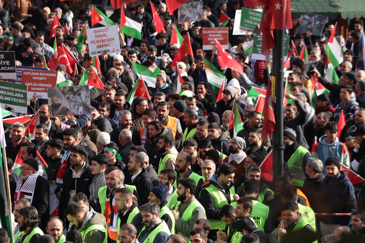 afvAKALIN1's tweet photo. HAMAS'A SELAM, DİRENİŞE DEVAM 🇵🇸   Filistiniçin TEKYÜREK  #StandUpForPalestine  https://t.co/qv51ZaEuZ3