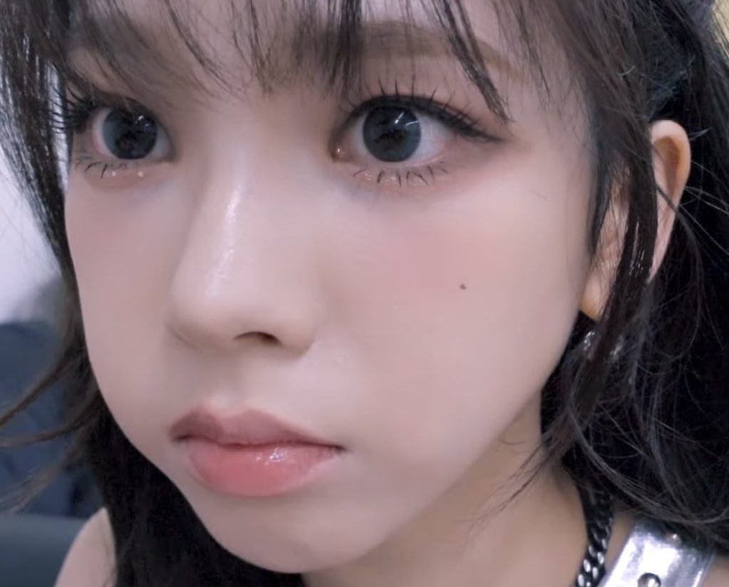 ลูกสาวค่ะ ซนมาก ดื้อนิดหน่อย นิสัยกินง่าย นอนง่าย ขี้อ้อน งานอดิเรกคือนั่งอมข้าวค่ะ
