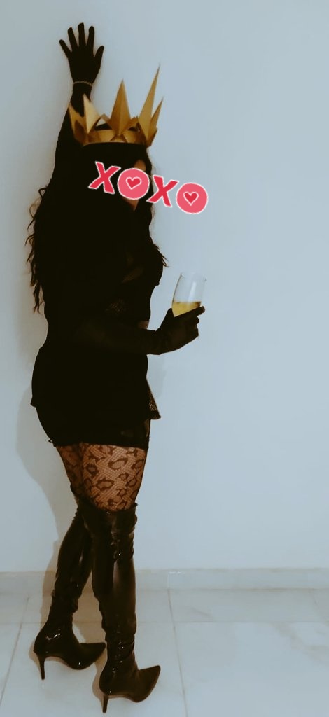 _VictoriaCorona's tweet photo. 👑Feliz día de Reina 👑 

Te envío muchos besos mi amor
💄💋 https://t.co/LeCbFjxXVN