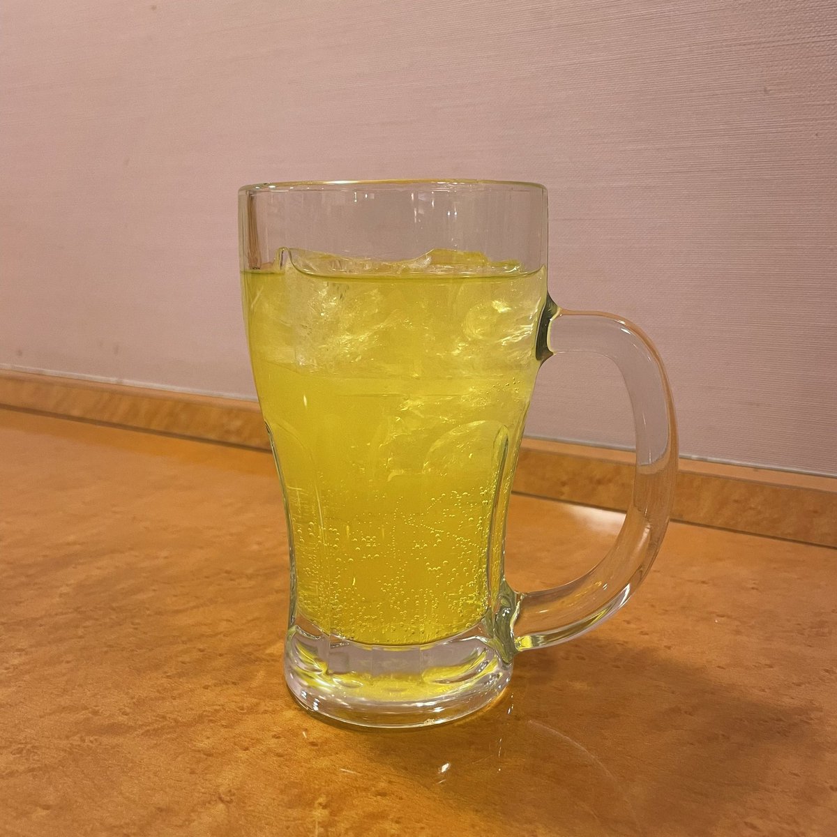 takeupi37's tweet photo. 3月末で休館になる神戸クアハウスへ。神戸に引っ越してきて初めてここの水風呂に入ったときはびっくりしたなー。水の柔らかさが絶妙で入ってると水風呂にとけちゃうような感覚でずっと入ってられる。個人的にはサウナに入りにきてると言うよりも水風呂に入りにきてるお風呂屋さん。#サウナ https://t.co/U90h6A8stM