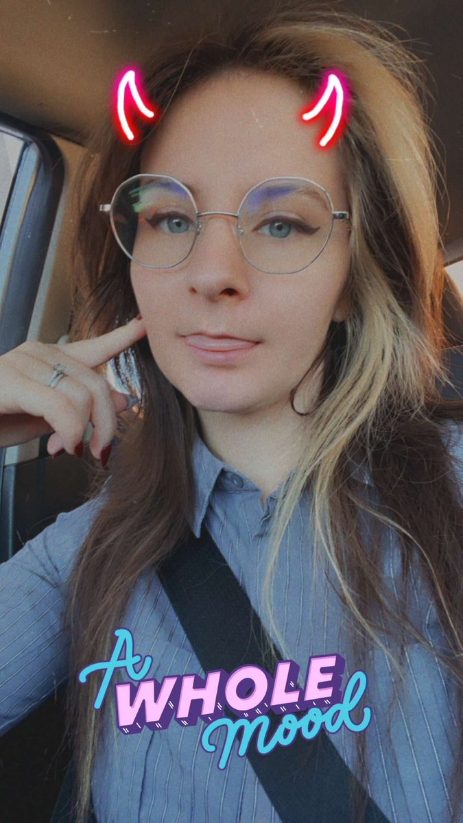 artbytaylorrr's tweet photo. Me bs how I draw myself (I probably need an updated drawing of myself cus now I have the blonde hehehe) https://t.co/8i8IdBUQLl