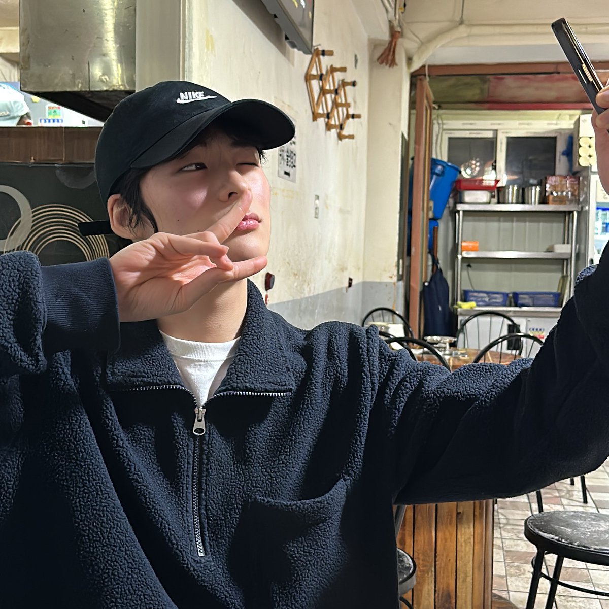 nageonheeeeya's tweet photo. 술냄시 나는 사진 하나 더 올리고 도망갑니다,, 총총총 https://t.co/O5EWETdXbB