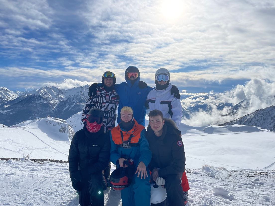 Atrnx05's tweet photo. Des vacances extraordinaires au ski ça fait le plus grand bien https://t.co/YPeGyNEDEH