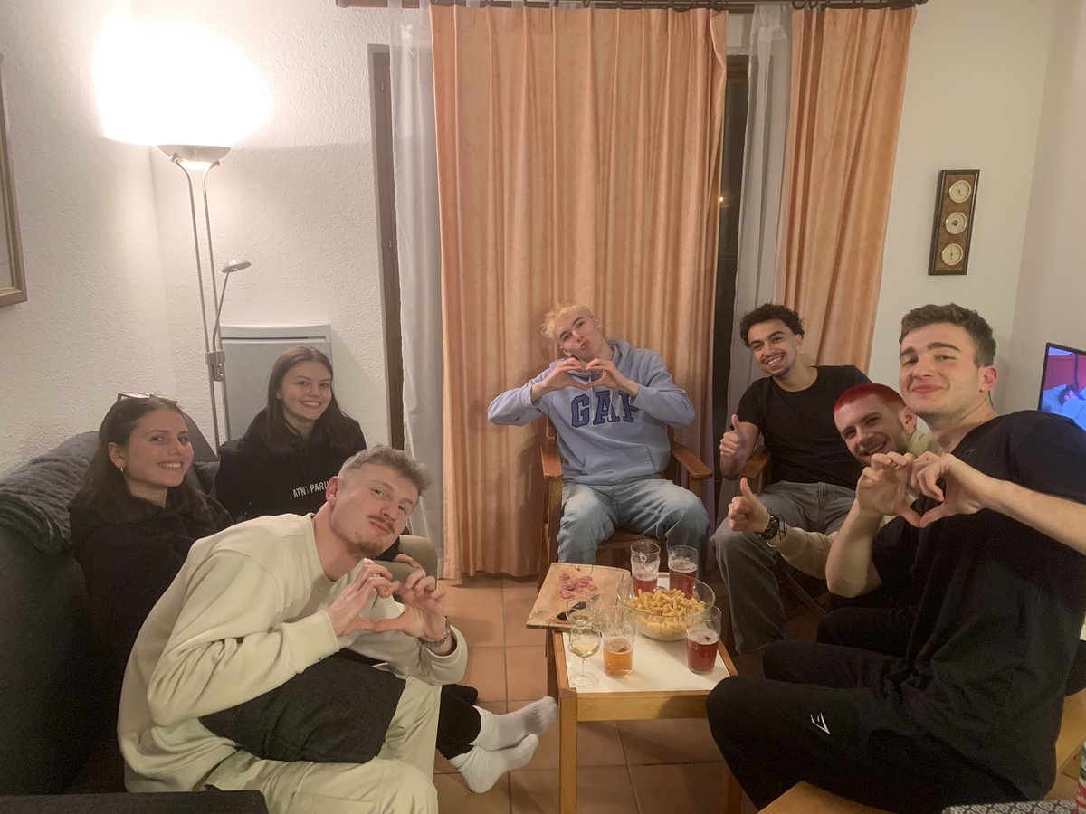 Atrnx05's tweet photo. Des vacances extraordinaires au ski ça fait le plus grand bien https://t.co/YPeGyNEDEH