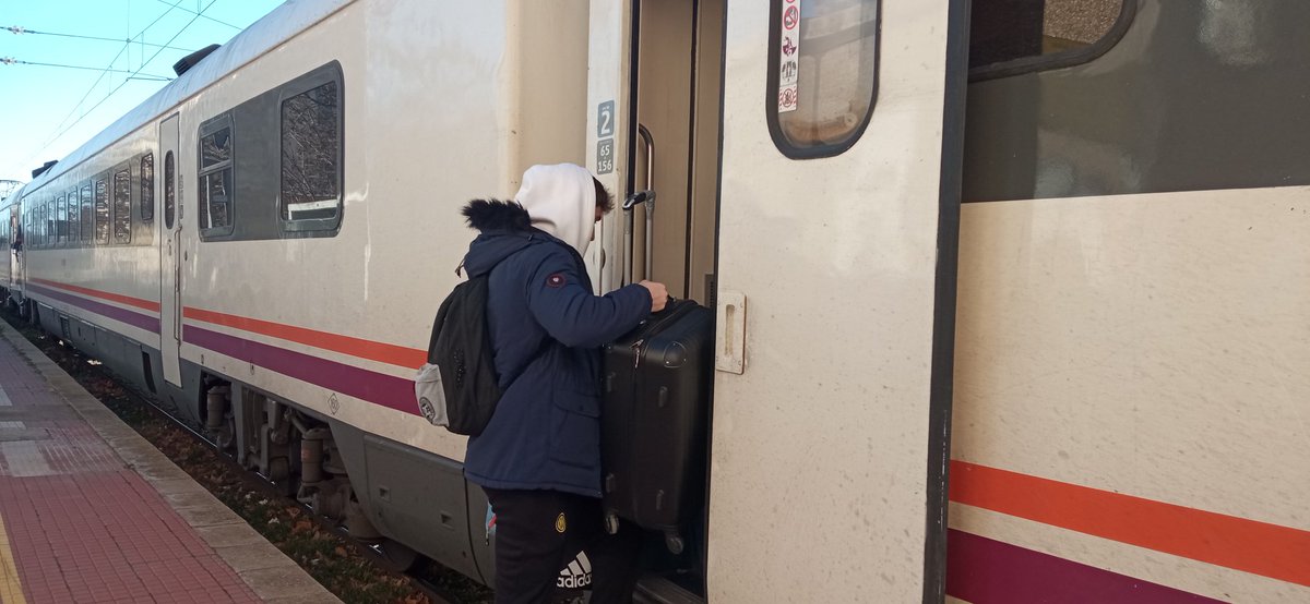34 concentración por el ferrocarril convencional. Estación de GRAÑEN <a href="/AytoGranius/">Grañen Huesca</a> <a href="/rmserranos/">Rosa María Serrano</a> @aytoMonzon <a href="/DelGobEnAragon/">Delegación del Gobierno en Aragón</a> <a href="/DPHuesca/">Diputación de Huesca</a> <a href="/mitmagob/">Pol</a>
<a href="/aragonpsoe/">PSOE Aragón</a> <a href="/pparagon/">PP de Aragón</a> <a href="/SumarAragon/">SumarAragón</a> <a href="/Jorge_Azcon/">Jorge Azcón</a> <a href="/heraldoes/">Heraldo de Aragón</a> <a href="/sextaNoticias/">laSexta Noticias</a> <a href="/noticias_cuatro/">Noticias Cuatro</a> <a href="/rtvenoticias/">RTVE Noticias</a> <a href="/VicenteVallesTV/">Vicente Vallés</a> <a href="/A3Noticias/">Antena 3 Noticias</a>