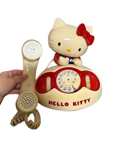 guttergirl444's tweet photo. 1980 hello kitty landline phone! https://t.co/wS1I2zr73a