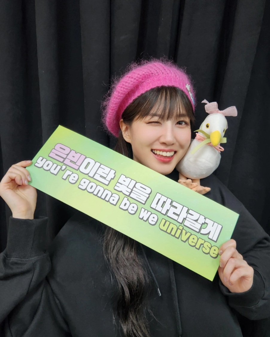 parkeunbinstaff's tweet photo. [📸] 2024 박은빈 FAN CONCERT <은빈노트: DIVA> 

막 구부러진 길, 또 오르막길, 뭐 어때!!
은빈과 빙고가 함께라면
그 어디라도 갈래🩷💚

#박은빈 #은빈노트_DIVA #PARKEUNBIN #EUNBINNOTE_DIVA https://t.co/qoBiJNML7I