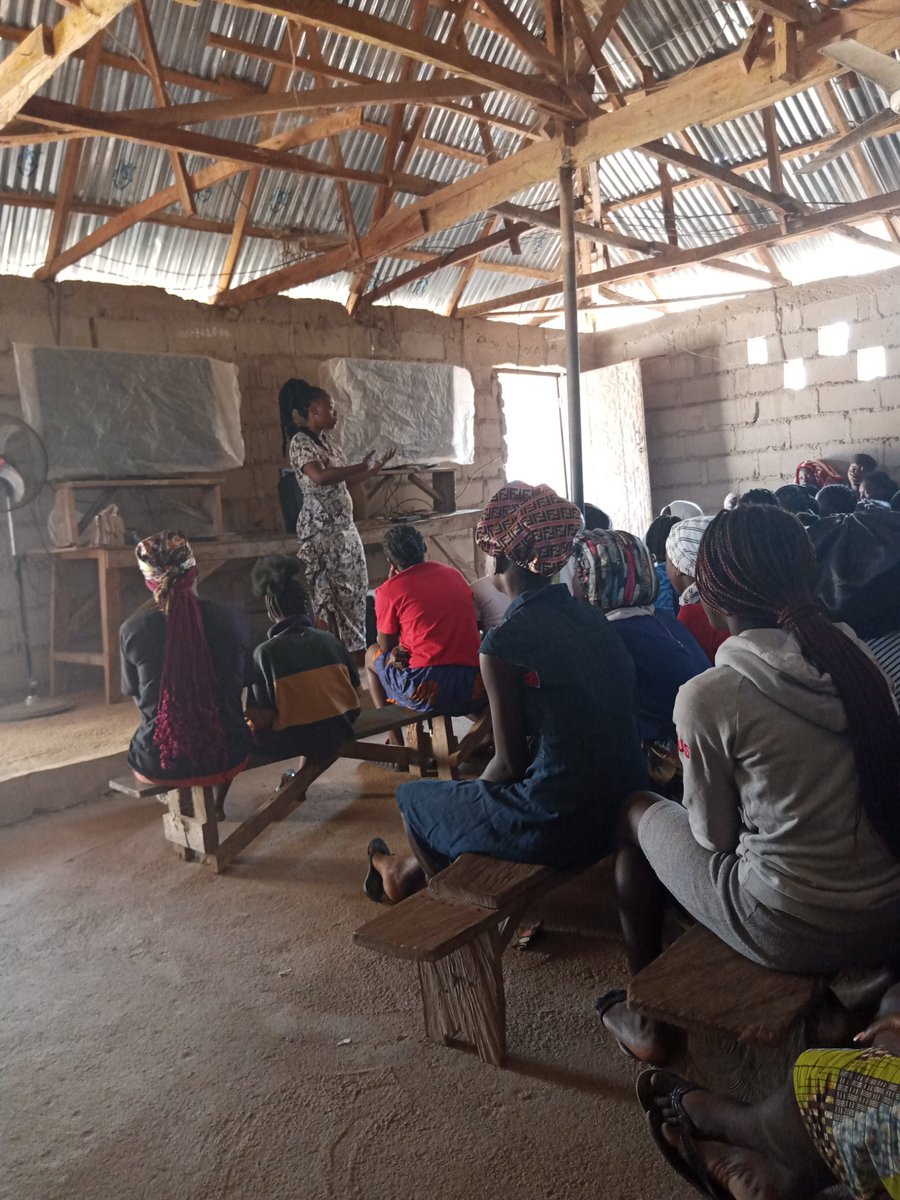 FaraaGaji's tweet photo. My name is Fara'a Nana Gaji.

I started a mentoring hub for girls in my community in Southern Kaduna and i am in need of:
1.Sanitary towels
2. Full or half scholarship for teen moms who have been forcefully married.

#1000 can go a long way. https://t.co/icyfFuH8dd