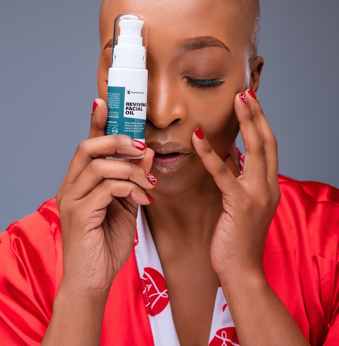 Khabonina_Q's tweet photo. Your fave meal for your skin is here ! Fresh STOCKO has landed ! 
Look at the glow even under your daily make up 👌🏾 💫! 
With ingr. like : Moringa , Marula , kalahari melons + lavender … &amp; ofcourse abo ylang ylang 👌🏾 your skin is BOUND TO WIN #2024 ♥️ 
https://t.co/xCFhqsV2WA 🍃 https://t.co/lLagrQhqXL