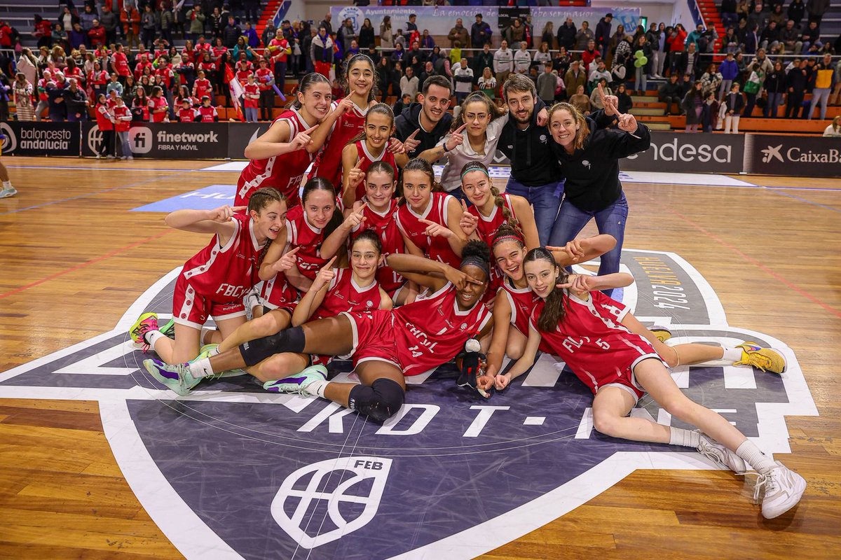 FBCyL's tweet photo. #KDTINF2024 ⛹️‍♀️🏀

FINAL INFANTIL FEMENINA

Final del partido:
 
6️⃣1️⃣ Castilla y León 
5️⃣0️⃣ Andalucía (@FAB_Andaluza)

💪🏀💪🏀

Señoras y señores, SOMOS CAMPEONAS DE ESPAÑA 🏆🥇

#ElSueñoSeHizoRealidad https://t.co/iXGil0duQC