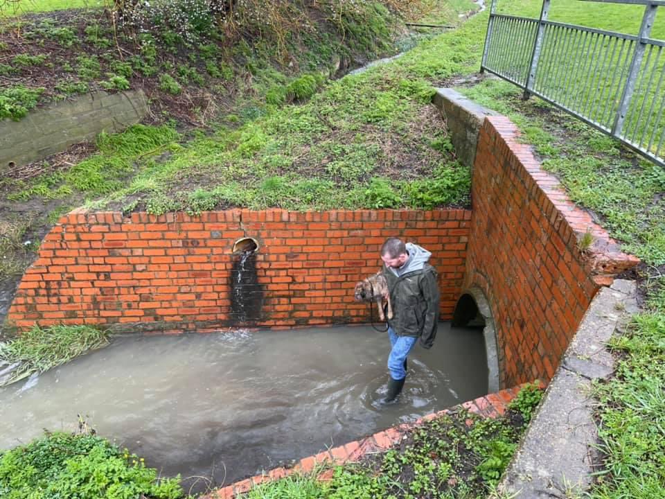 borofergie's tweet photo. As St Neots narrowly misses another serious flooding incident, I wanted to give a shout out to Tim Wylie and St Neots FLAG (flood liaison action group) for their tireless work to be the first - and last - line of defence for St Neots against flooding. 🧵 https://t.co/tQglgv1T2D