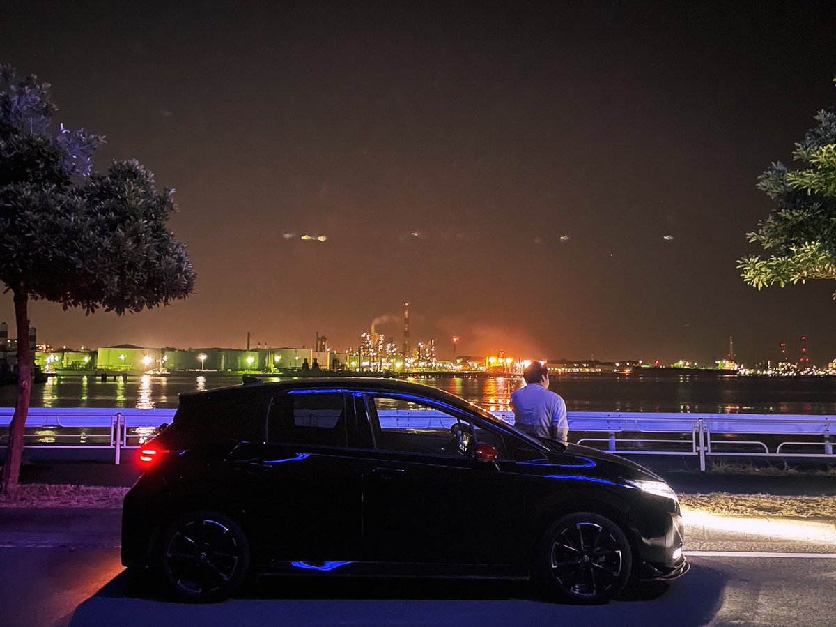 initialK_Kawa's tweet photo. 工場夜景ってエモいですね
#オーラニスモ #夜景 #工場夜景　#ドライブ 
#磯子　#神奈川 https://t.co/UHpVjE2rj8