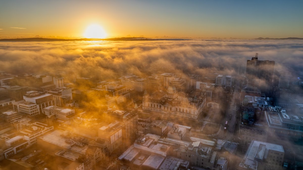 Social_Stephen's tweet image. What an amazing start to a Sunday.  Sunrise and a cloud inversion over Belfast City.  #cloudinversion #belfast

@barrabest @angie_weather @bbcniweather @WeatherCee @coolfm @BelfastLive @BelTel @love_belfast