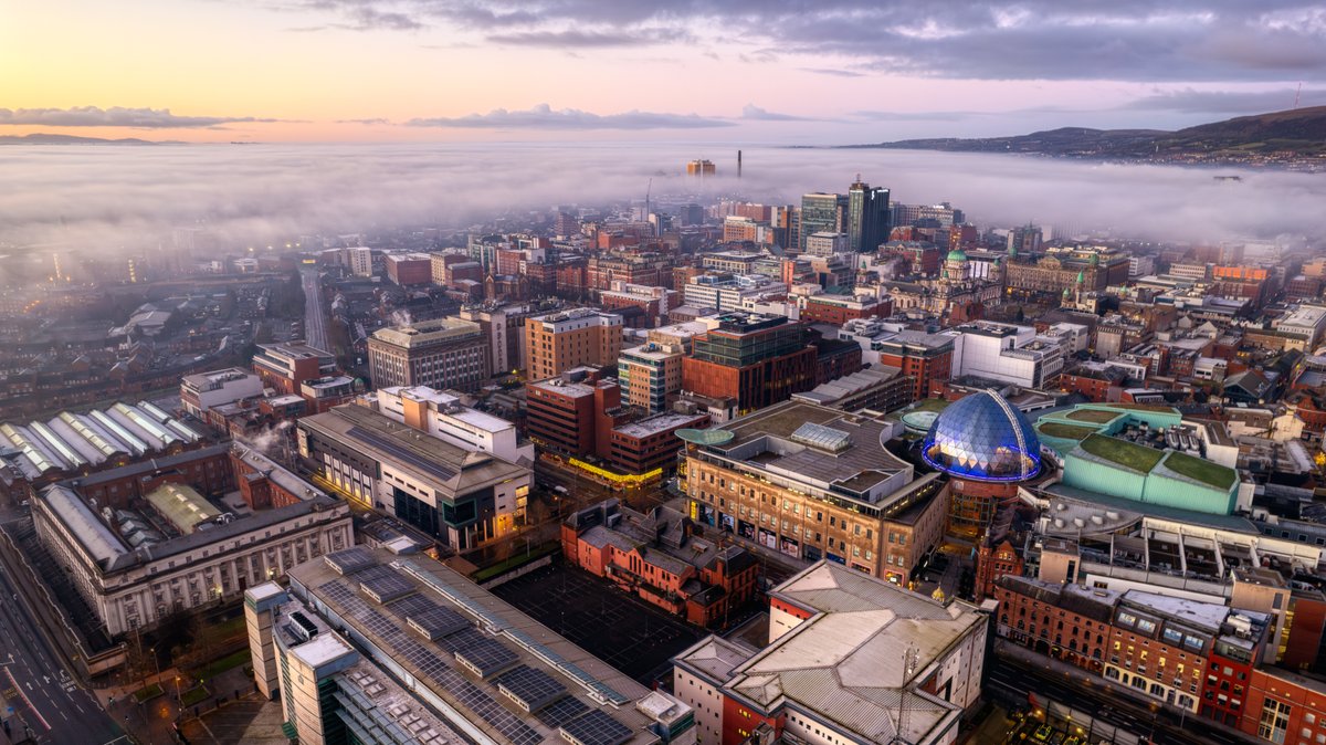 Social_Stephen's tweet image. What an amazing start to a Sunday.  Sunrise and a cloud inversion over Belfast City.  #cloudinversion #belfast

@barrabest @angie_weather @bbcniweather @WeatherCee @coolfm @BelfastLive @BelTel @love_belfast