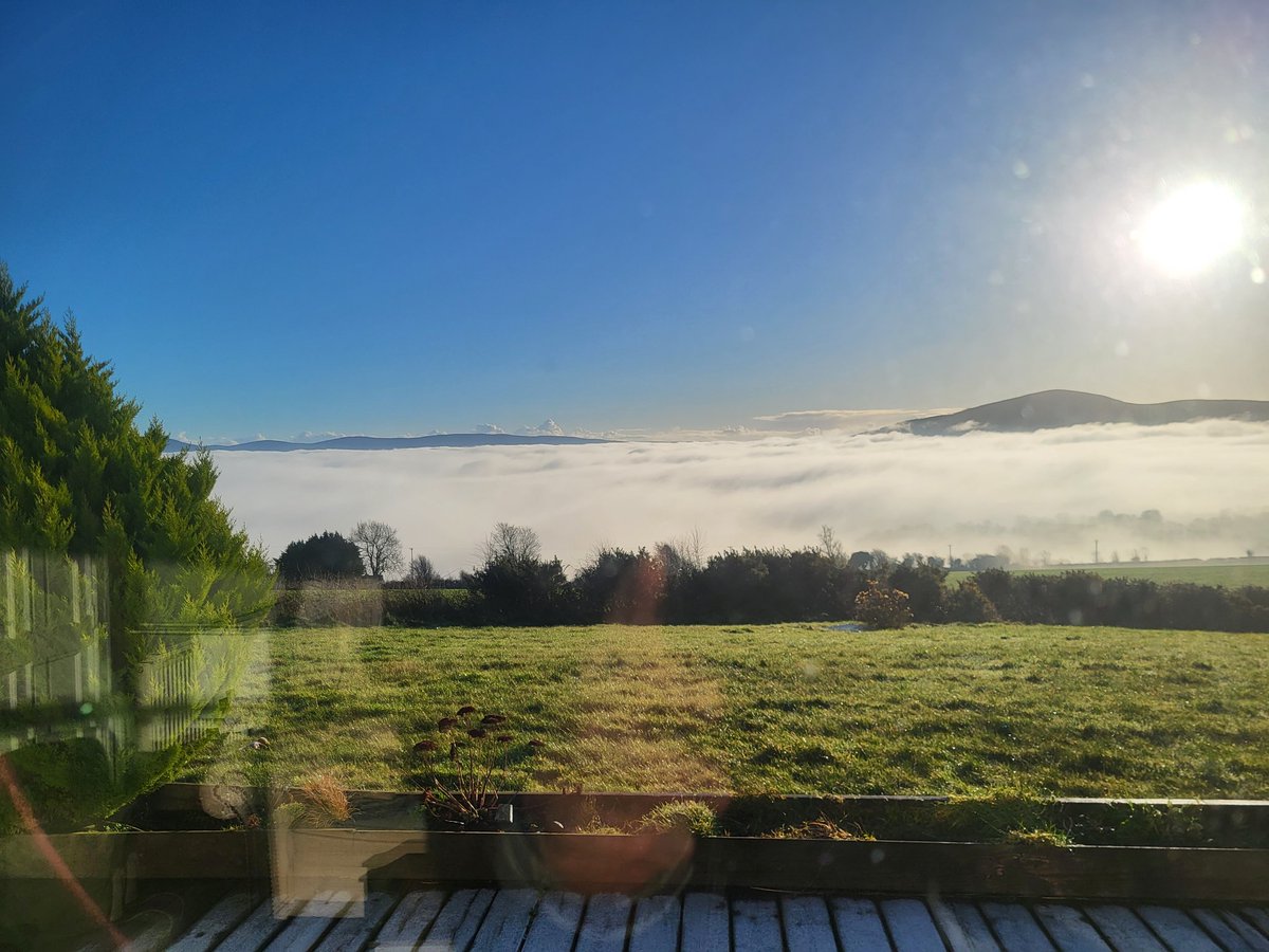 pmur74's tweet photo. @CarlowWeather when you live above the clouds. Graiguenamanagh is down there somewhere. https://t.co/1K514YGWM0