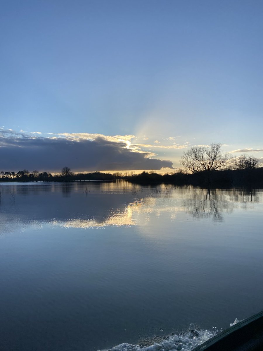 Le lac de grand lieu 6 km de l’aéroport Nantes Atlantique réserve naturelle     Personne un paradis. Hauteur de l’eau plus de 1,4 mètres au dessus delà hauteur normale