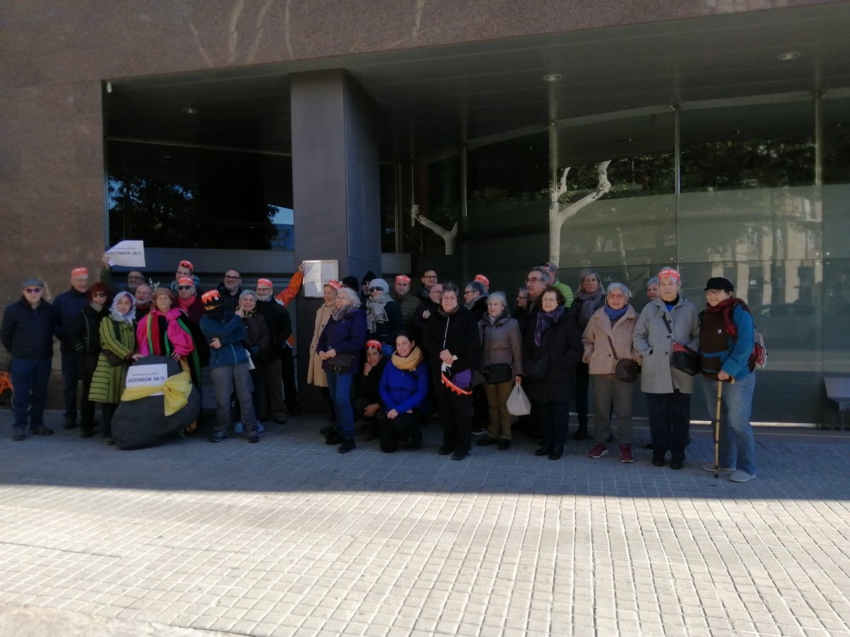 CentreSocSants's tweet photo. Els reis ja han deixat el carbó a la Conselleria de Territori per no fer la seva feina
#ascensorJA https://t.co/w1ZM9tVgA4