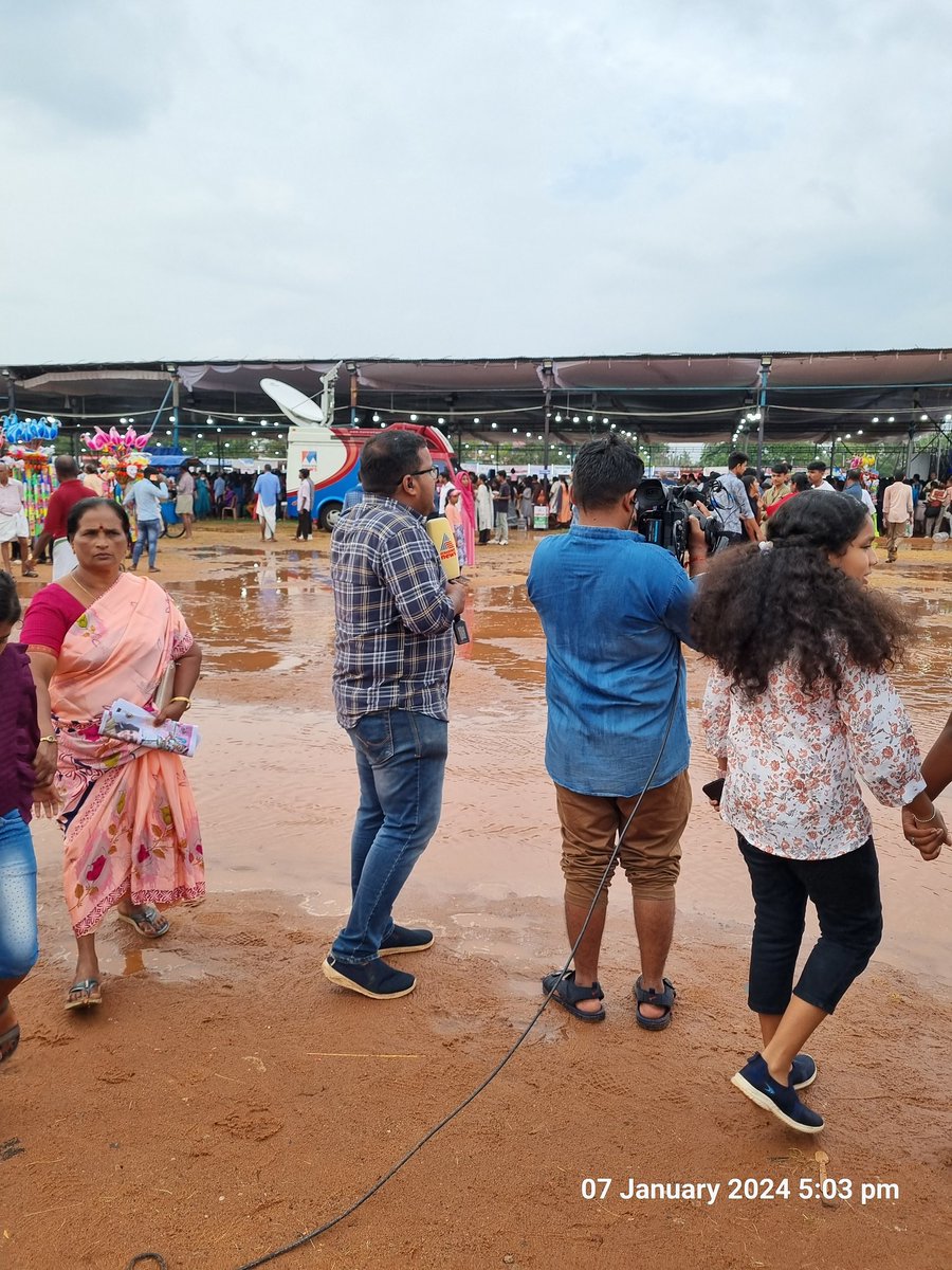KeralaComrade's tweet photo. കൊല്ലത്ത് കുത്തിതിരിപ്പു ഉണ്ടാക്കുന്ന മാപ്രാ https://t.co/kmiCIjZZxW