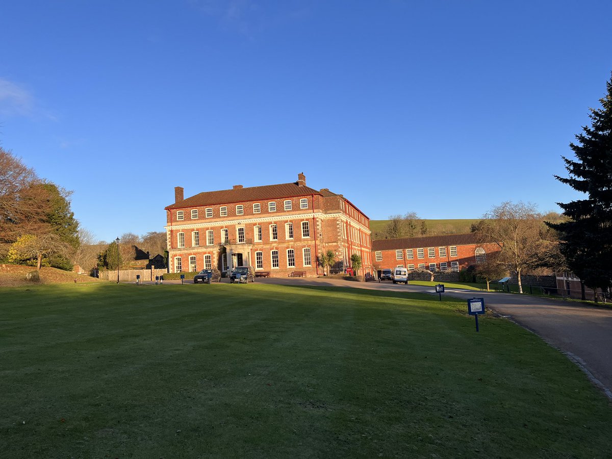 BenEvan87408903's tweet photo. What a glorious day @WindleshamTweet to welcome back our boarders and to kick start the spring term. We can’t wait to see everyone- we have a lot to look forward to over the next 10 weeks! #prepschool #boarding #opportunity #kindness #countryprep #creativity #innovation https://t.co/8XKUpSuDgz