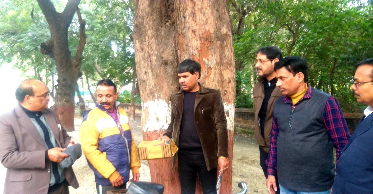 ठंडी से बचाव के लिए गरीबों ,असहायों, जरूरतमंदों को बांटे कंबल ,जैकेट ,जूता, मोजा व टोपी।यह अभियान आगे भी रहेगा जारी।