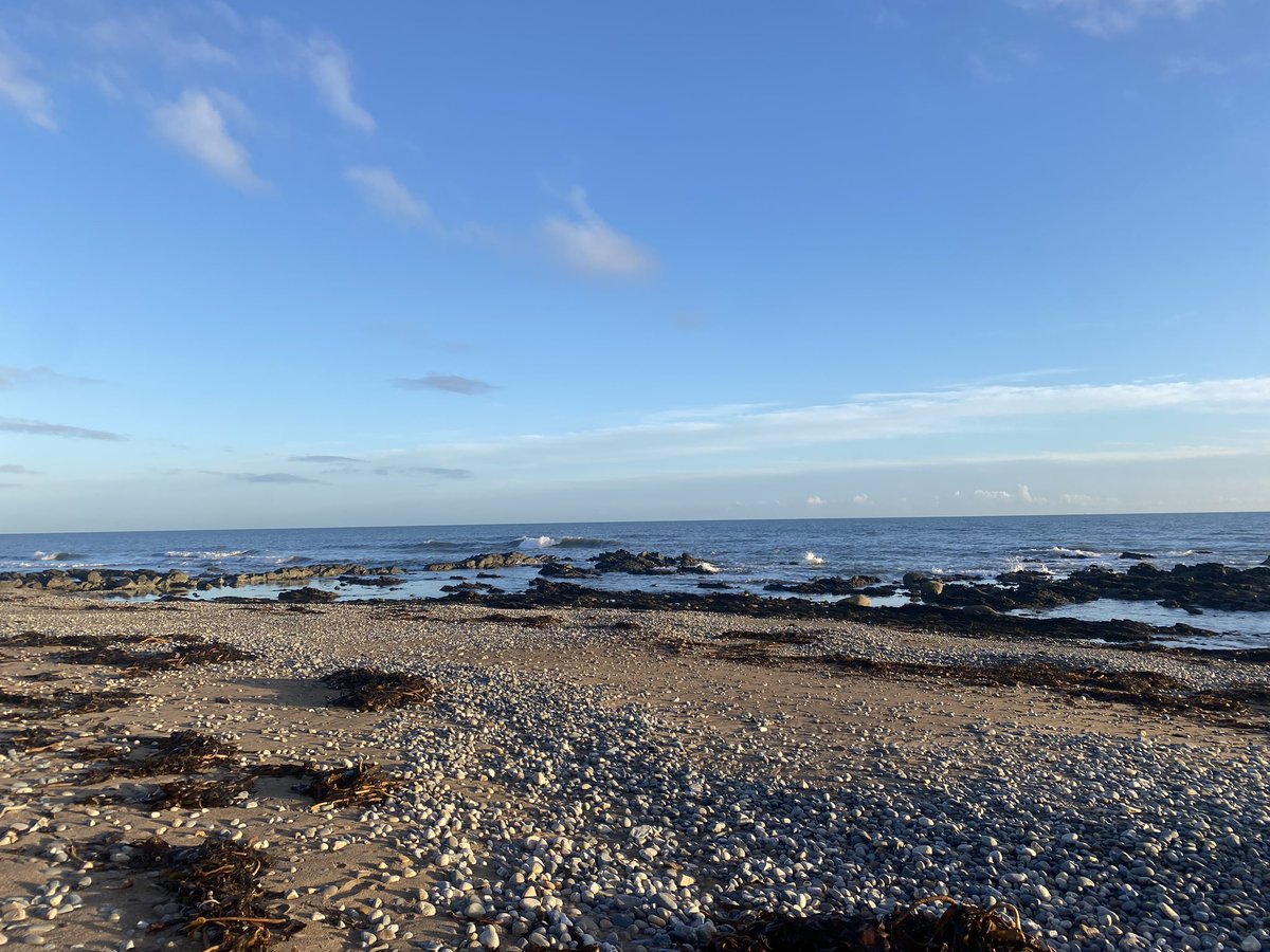 Final seisiún with my dad and some sea air before I leave for Cambridge today. I’ve had over four weeks of much needed rest, now it’s time for work before term starts! My autistic brain needs to compartmentalise rest / work and I’m so glad: feeling calm, refreshed  &amp; ready! 🙌