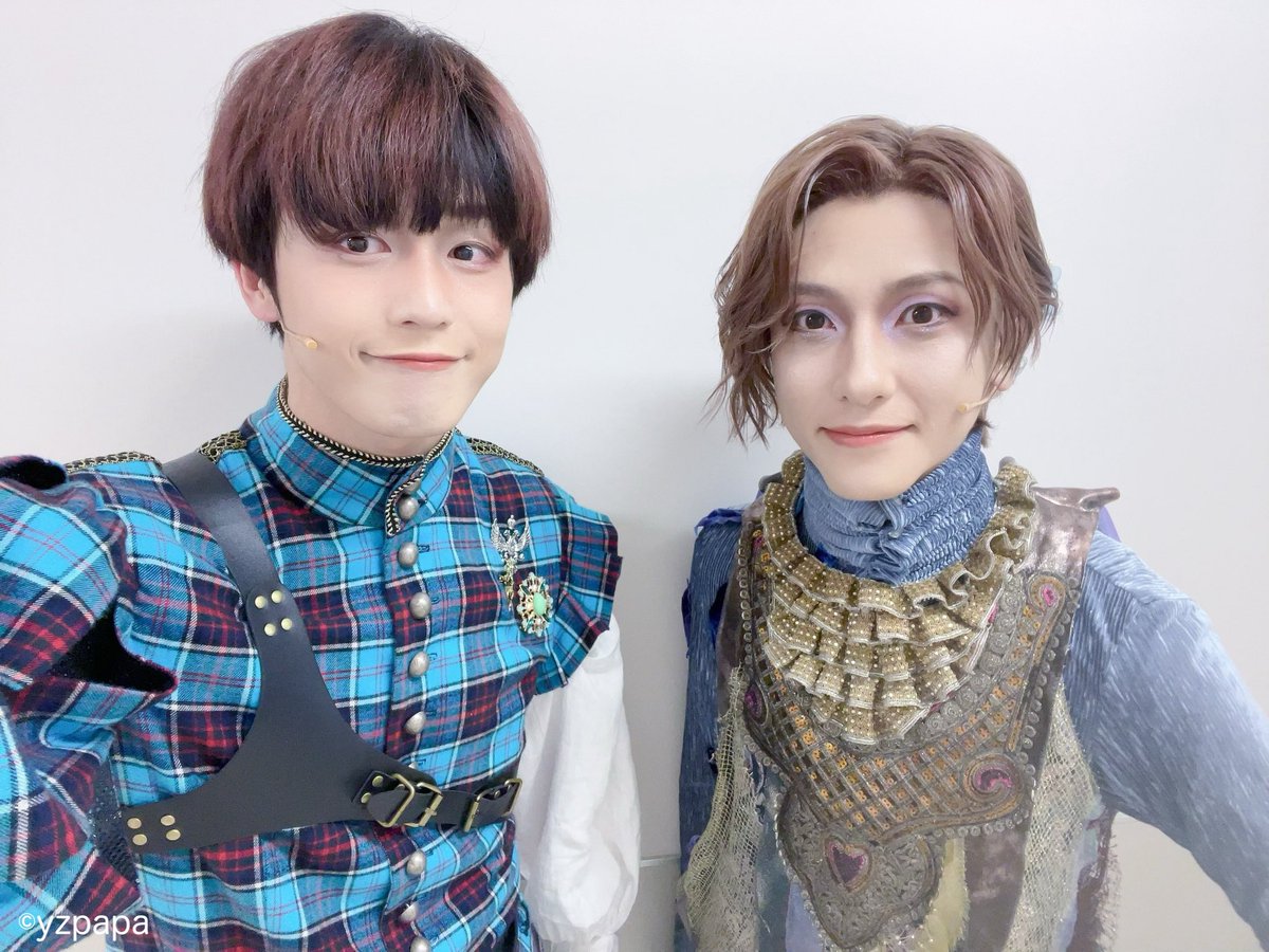 honda_reo's tweet photo. 少年社中25周年記念ファイナル 
第42回公演『テンペスト』二日目が終了しました。ありがとうございました。

写真は拡樹さんと。ずっとご一緒したいと思っていて、同じ板の上で芝居を交わす中で思うのは、客席で見ていたあの頃のまま遠い存在だということ。
その幸せを噛み締めて、明日も頑張ります。 https://t.co/PpeTSDzgSa