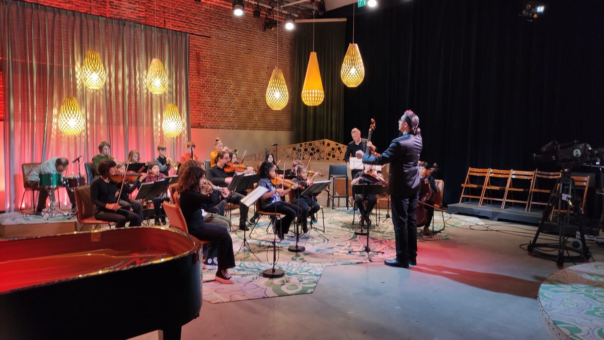 Vanavond om 18.15 uur bij Podium Klassiek op NPO2 speelt het Wijktalentorkest Indische Buurt uit #Amsterdam een stuk van #Mozart! 
#leerorkest #tvoptreden #podiumklassiek #indischebuurt #klassiek #muziekonderwijs #muziekeducatie #muziek