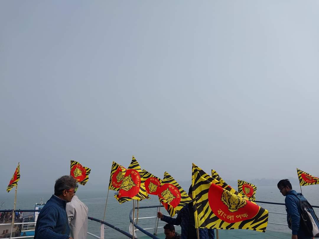 GargaC's tweet photo. Today @BanglaPokkho, National organization of Bengalis in India, turned 6. These are 6 years of Bengali Resistance &amp; you ain't seen nothing yet. Today Bengali Nationalist activists are celebrating across Bengal. Glimpses from one such celebration on Hooghly river.
Joy Bangla https://t.co/bojmGamzG0
