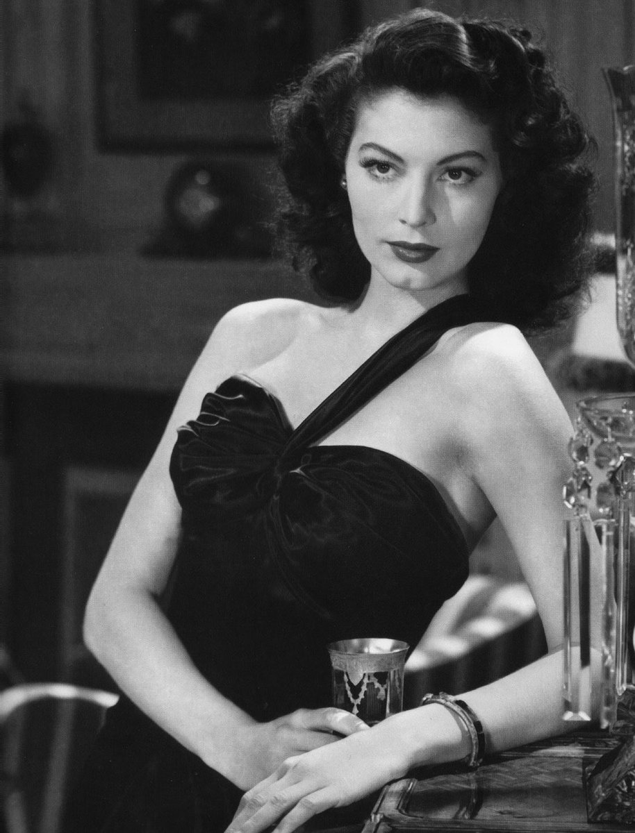 Dear_Grateful1's tweet photo. Ava Gardner, The Killers
(1946, Robert Siodmak) https://t.co/1S9qI1s9AO