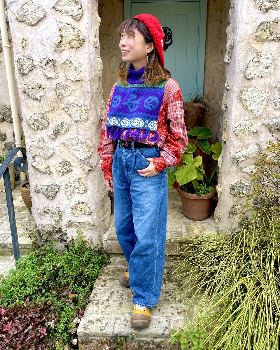 utau_guitar9's tweet photo. ガラベラ柄☠️のミニベスト💜💛💚
手編みのニットベレー帽を合わせて。🧶

#コーデ
#美結今日何着てる？
#チャイハネ
#malemale 
#冬コーデ
#todayscode 
#静岡
#浜松
#美結 https://t.co/ZsDqDTBvdd