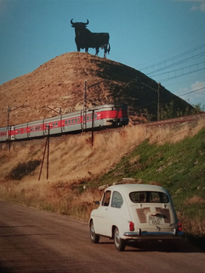 Tres iconos de nuestro país.
Por entonces , el comunismo estaba oculto y derrotado.