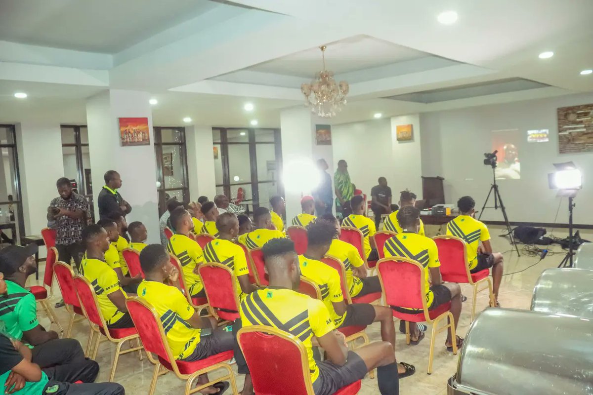 veaofficiel's tweet image. 📣 Beaucoup d&apos;annonces importantes ont filtré de cet appel dont l&apos;officialisation sera faite la semaine qui commence. Tous les dossiers clés du club y seront sans doute éclairés. 

#AmadouDiaby #Athlètes #StaffTechnique #ASVitaClub
#𝚅𝙴𝙰𝚗𝚊𝙼𝙾𝚃𝙴𝙼𝙰 🫶🏾🟢🟡⚫