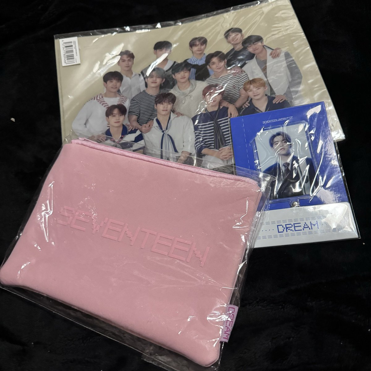 districtgoldph's tweet photo. — #dgphonsale wts lfb ph svt  sale

dream svt pouch - php 750
scoups phone tab - php 250
dream l folder (2 pcs set) - php 250

gcash/bpi/maya/bdo. jnt direct/sc0/

reply / dm to buy!

onhand ready to ship sealed https://t.co/M0k5It8chQ