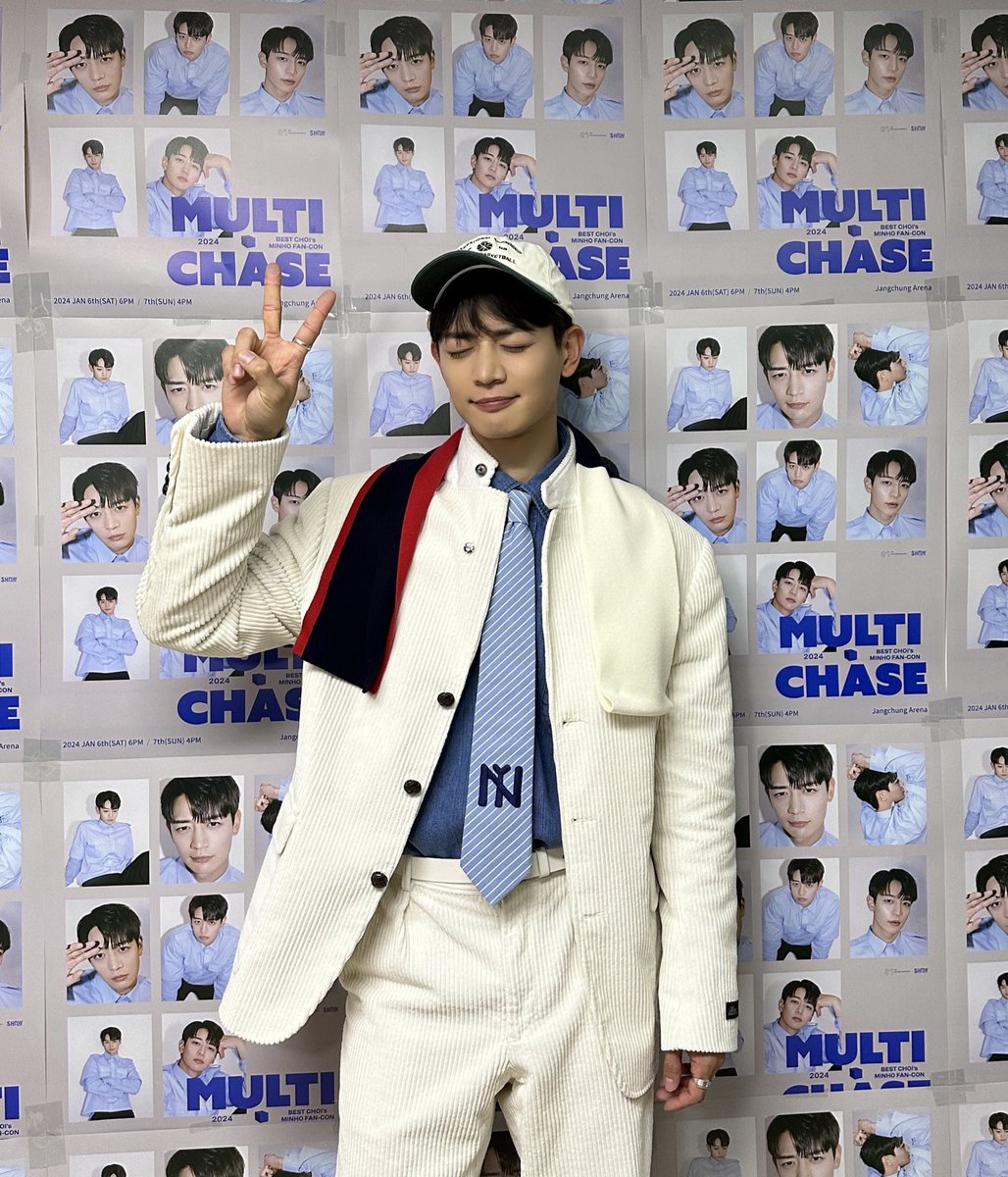 SHINee's tweet photo. 샤월은 언제나 저의 최고의 선택입니다👍.
샤월 사랑해애애!!!❤️‍🔥.

#MINHO #민호 #ミンホ #SHINee #샤이니
#FANCON #BESTCHOIS #MULTICHASE https://t.co/zv94ObjOO0