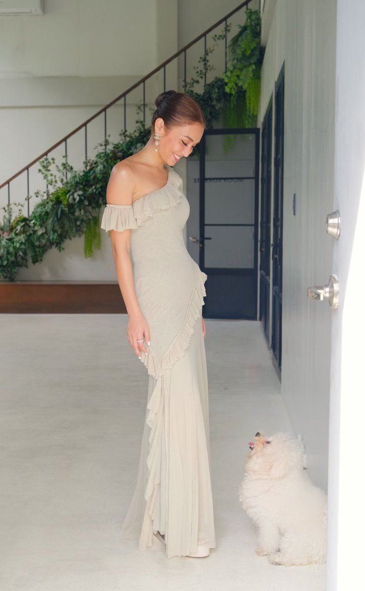 WhtMattersMost1's tweet photo. Baby snowy so adorable. Looking at her parents admiringly💙😍😘🌻🫶🫰 https://t.co/QOqS20ZDYg