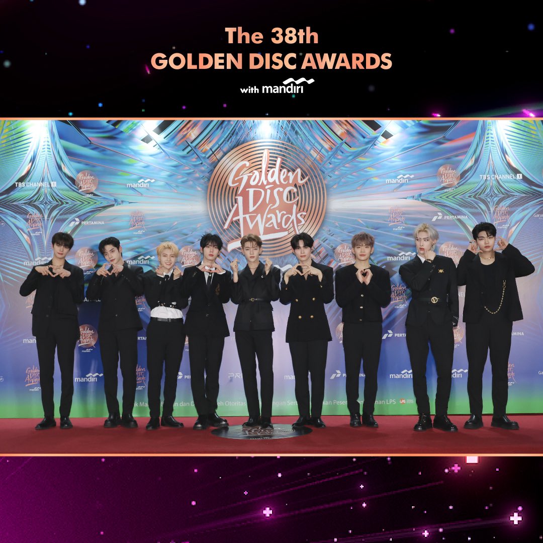 Sirmjakeu's tweet photo. The love is coming from each member too, at the red carpet of Golden Disc Awards in Jakarta. Last night marks a surreal moment in our journey since it’s the first time being part of the awards show. https://t.co/kGt38Umx9O