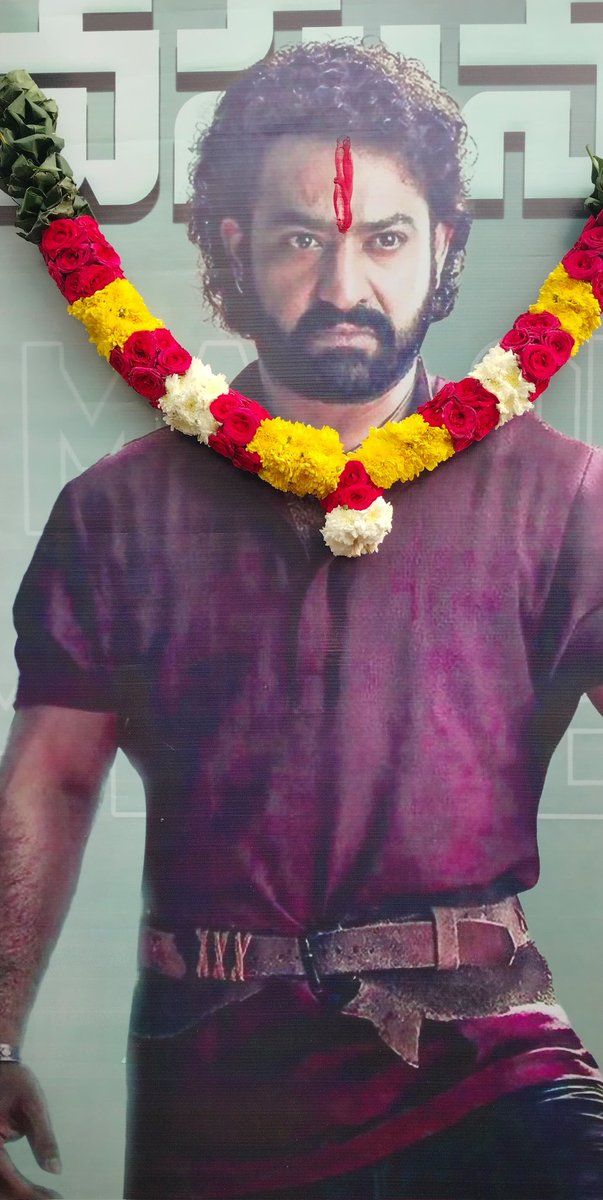 Tirupati_NTRFC's tweet photo. DemiGod 🙏 @tarak9999 

#ManOfMassesNTR
#DevaraGlimpse #Devara #AllHailTheTiger

https://t.co/xpmA2lpBjA https://t.co/g7fAeJjoC1
