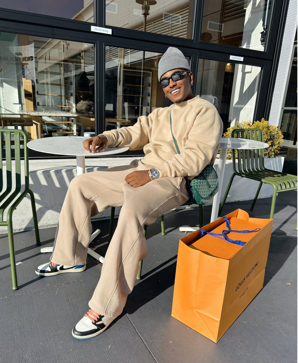 CallmeAnjola_'s tweet image. If Timini is in that movie I'm surely watching it 💯❤️

#watchtimini @_Timini #mummyzee