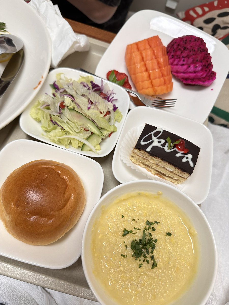 andori's tweet photo. Opname day 3. 
Menu makanan rumah sakit ku hari ini https://t.co/XoWEDS4zqt