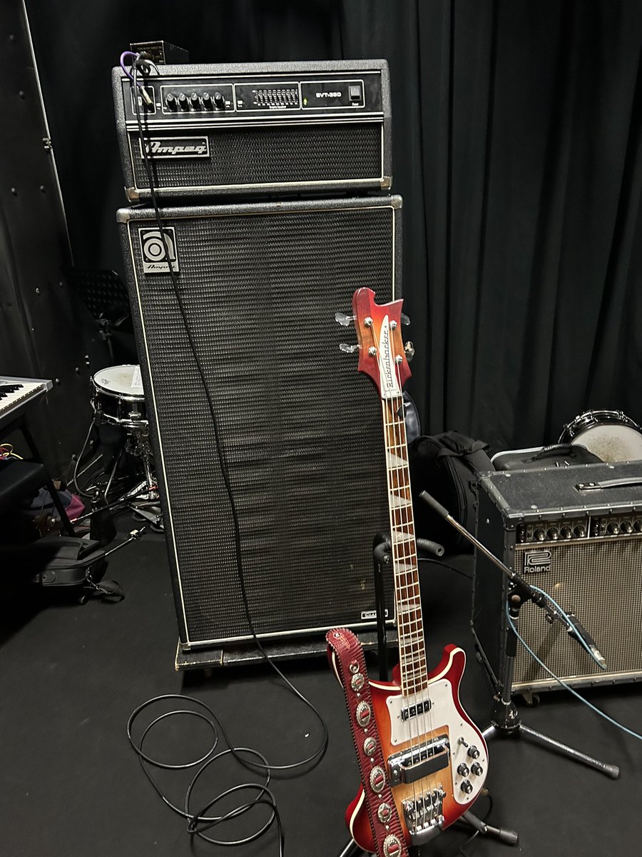 steeve_k_1967's tweet photo. 70年代ロックライブ、ローガンズの出番終了。
関係された皆様ありがとうございました&ありがとうございました🙏。
ワタクシ、所用のため途中退席とさせて頂きました。
今回、初のピック弾きで、何度ピック落とそうとしたことかww。
#violetmoon
#39
#nitro
#lowgunsaomori https://t.co/pUCHw9a3ew
