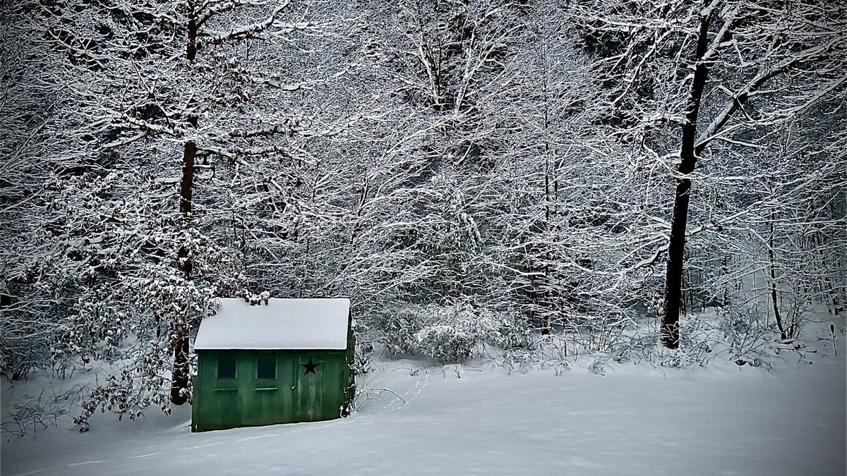 Hollis, NH. ——————————— ⁦<a href="/weatherchannel/">The Weather Channel</a>⁩ #WinterStormEmber