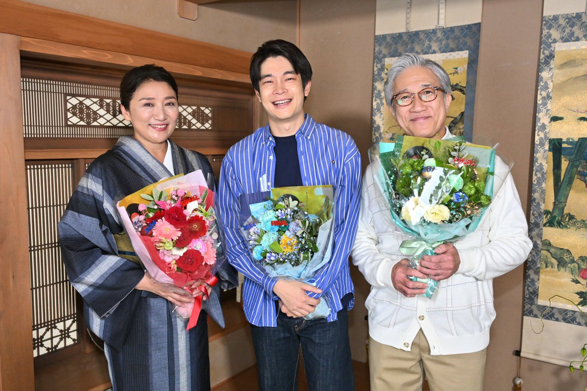 gibomusu__tbs's tweet image. 🎉#ぎぼむす クランクアップ👏🏻
黒田大樹役 #井之脇海 さん
黒田博美役 #松下由樹 さん
黒田由紀夫役 #遠山俊也 さん
クランクアップで1番泣いていた井之脇さん!
自分でもびっくりするくらい泣いたと
会見で言っていましたね...🥲
上白石さんと井之脇さんの写真...尊い🥺
𓈒𓂃𓏸𓈒𝙏𝙝𝙖𝙣𝙠…