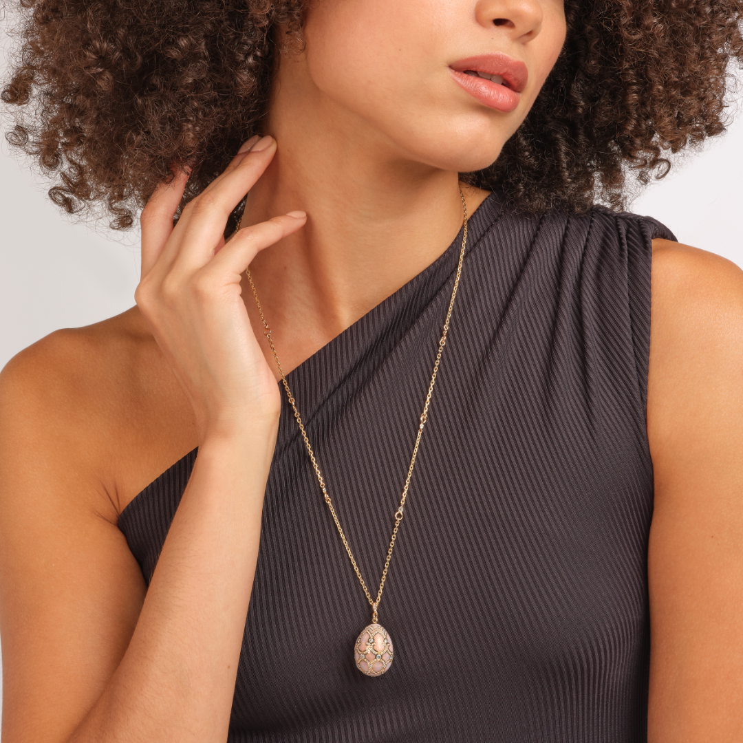 CWSellors's tweet photo. Sparking in January with the Fabergé Heritage Rose Gold Diamond &amp; Pink Guilloché Enamel Egg Pendant.

Available now online &amp; in-store: https://t.co/9WircKyuYq

#CWSellors #FineJewellery #Faberge #Heritage #RoseGold #JewelleryDesign #ALifeInColour https://t.co/pkv1UI3x1s
