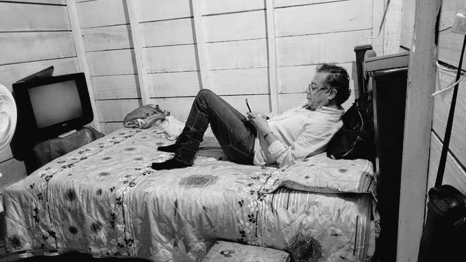 Faltan 2 años 7 meses, para que se acabe el suplicio de tener a este vulgar mitómano trinador  en el poder

Durante los próximos 943 días sin falta trinaré el mismo mensaje

Espero que cada día seamos más

❤Ayer fuimos 2000 y hoy ?
❤ mas de 173K en 90D