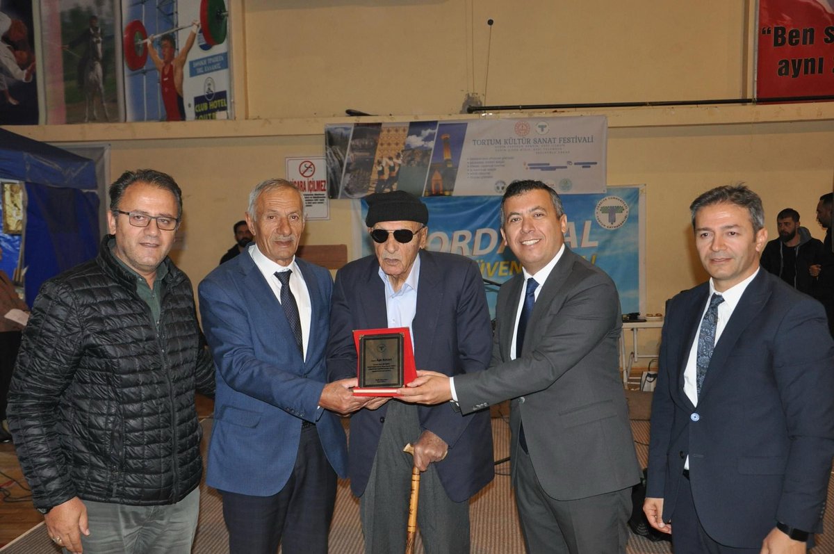 2 Kasım 2022 tarihinde gerçekleştirdiğimiz Kültür Şöleni'nde onur konuğu olarak misafir ettiğimiz Aşık Ruhani'yi kaybetmenin derin üzüntüsünü yaşıyoruz. Hepimizin başı sağolsun, mekanı cennet olsun inşaallah...
<a href="/Yusuf__Tekin/">Yusuf Tekin</a> <a href="/fatihbayramia/">Fatih Bayram</a> <a href="/yakupyildiz024/">Yakup YILDIZ</a> <a href="/OrhanOzen_25/">Orhan ÖZEN</a>