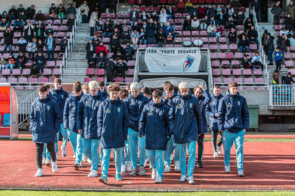 💪 Un merecido recoñecemento a unha gran primeira volta do noso Xuvenil A!!!

A seguir, rapaces!!! 👏👏👏

<a href="/cantpicheleira/">Canteira Picheleira</a> 🩵🤍

#ComposRayoCantabria