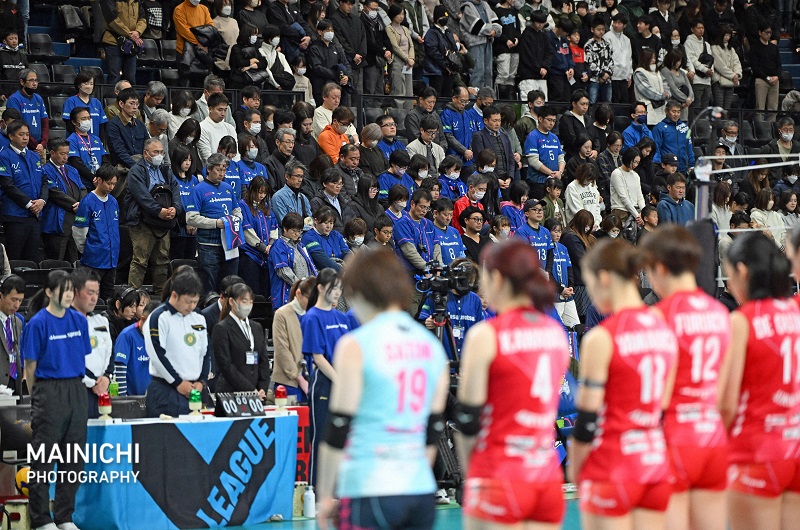 hirakawa_photo's tweet photo. #照葉積水アリーナ で7日も行われた #バレーボール の #Vリーグ。昨日(6日)と同じく選手や観客が #能登半島地震 で亡くなられた方々を悼み、#黙とう した後、試合が開始されました。#VLEAGE #volleyball
https://t.co/SzANO8PTpP https://t.co/ssq02LywcP