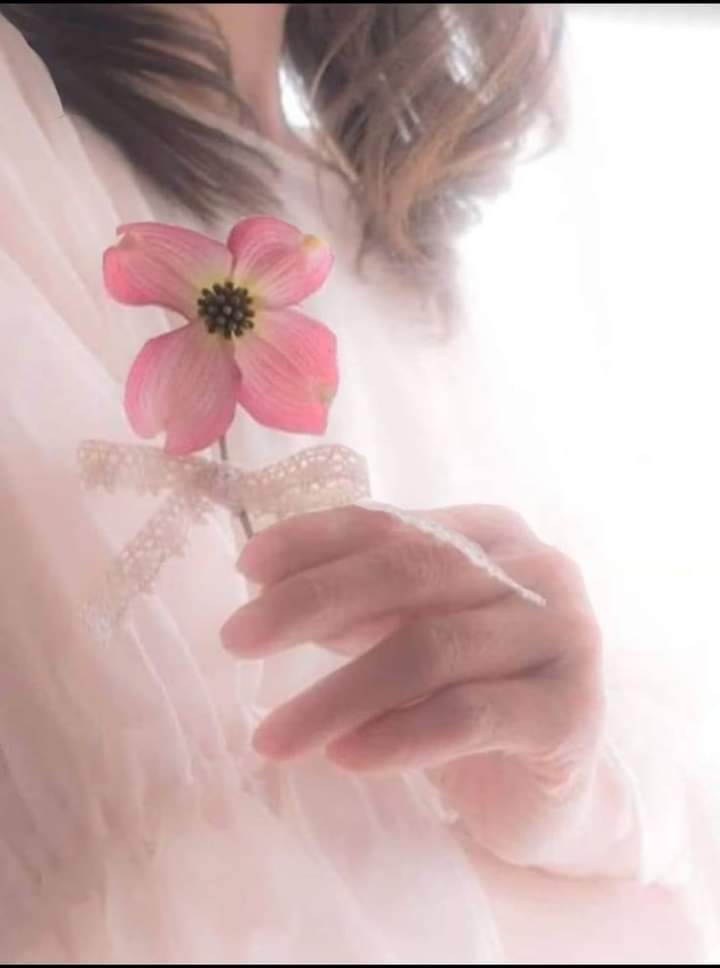 dolphinapart's tweet photo. #Victor Hugo'nun da dediği gibi, 
Hayattaki en güzel mutluluk 
Sevildiğinden emin olmaktır... 

#Bencede🌼🌼🌼

#Sevgiyle💞 https://t.co/J8FJdjkfxS