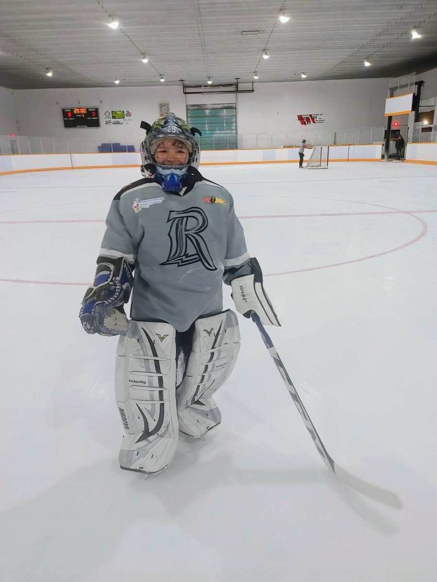 Big_G_09's tweet photo. #goodmorning 🥶 #riseandgrind 👷 #BullsClub 🐂 🇨🇦 all over #Saskatchewan 🌾 today for #Renegades #hockey tournament  action 🏒 Koda (Aberdeen) Jake (Wakaw) and Jace (Colonsay) Plenty of #moments already 👍 #HockeyIsLife 🙌 #AnythingForHockey https://t.co/lshHdUEUao